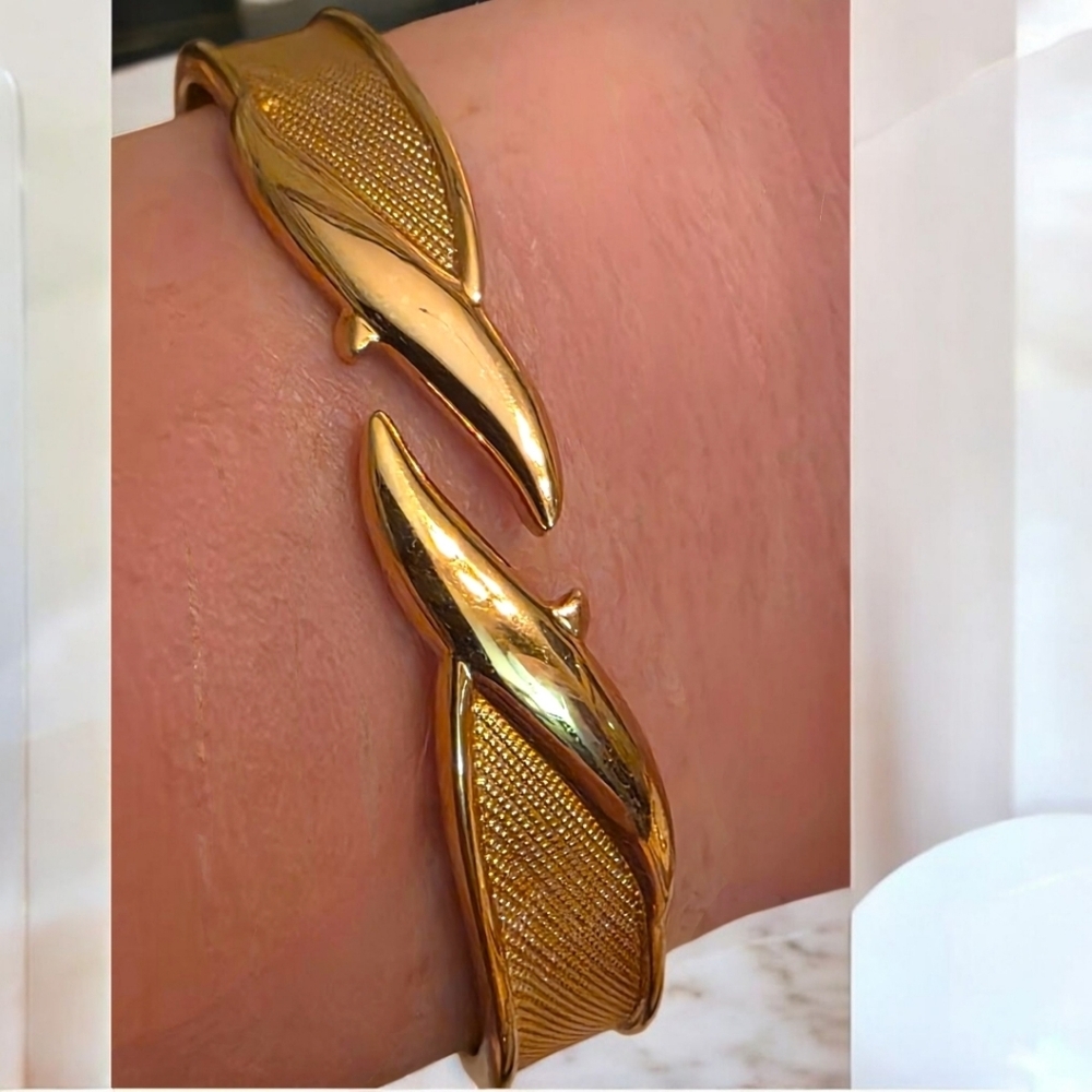 Vintage Stamped MONET Gold-Tone Hinged Bangle Bracelet – Leaf Crossover Design